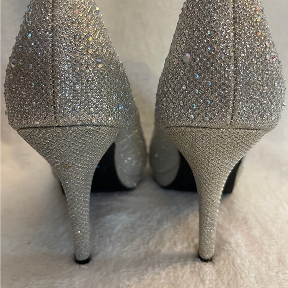 Silver Glitter High Heels with Pointed Toe - Picture 5 of 8